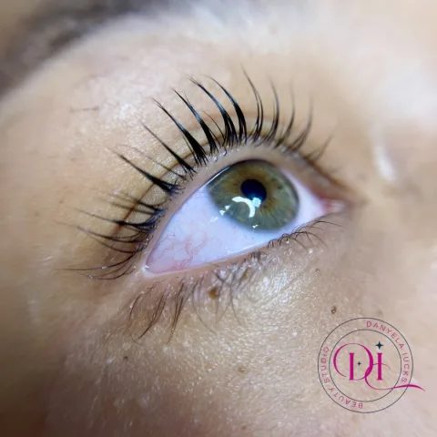 Lash Lifting — Sobrancelhas e Cílios em Telêmaco Borba, PR